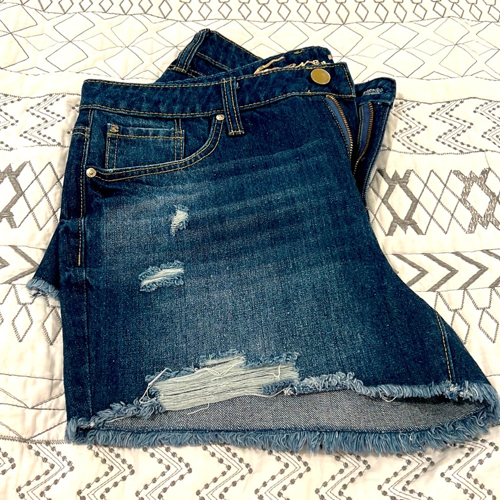 Women’s Distressed Short SZ 12